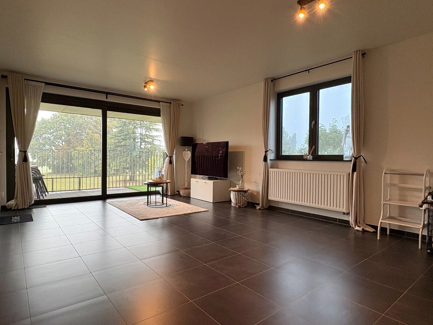 Tweeslaapkamer appartement met uitzonder terras en verzicht. foto 2