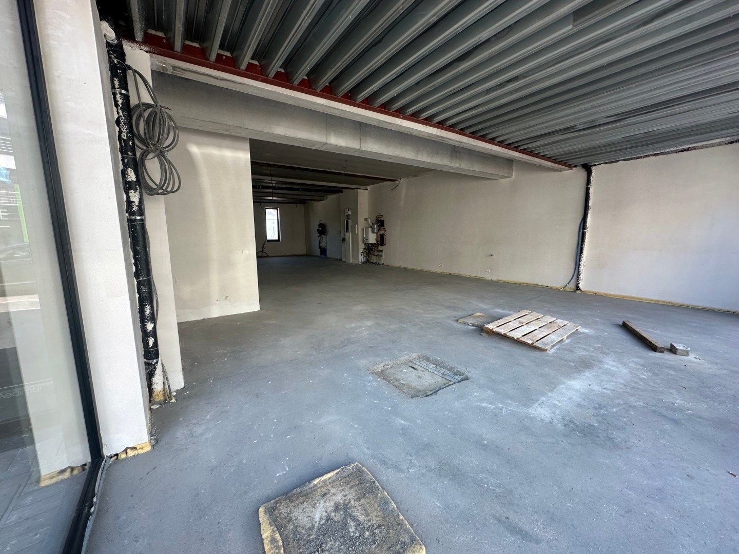 Prachtig handelspand van 166m² met een uitbouw vooraan van 19,5m² gelegen te St-Idesbald foto 4