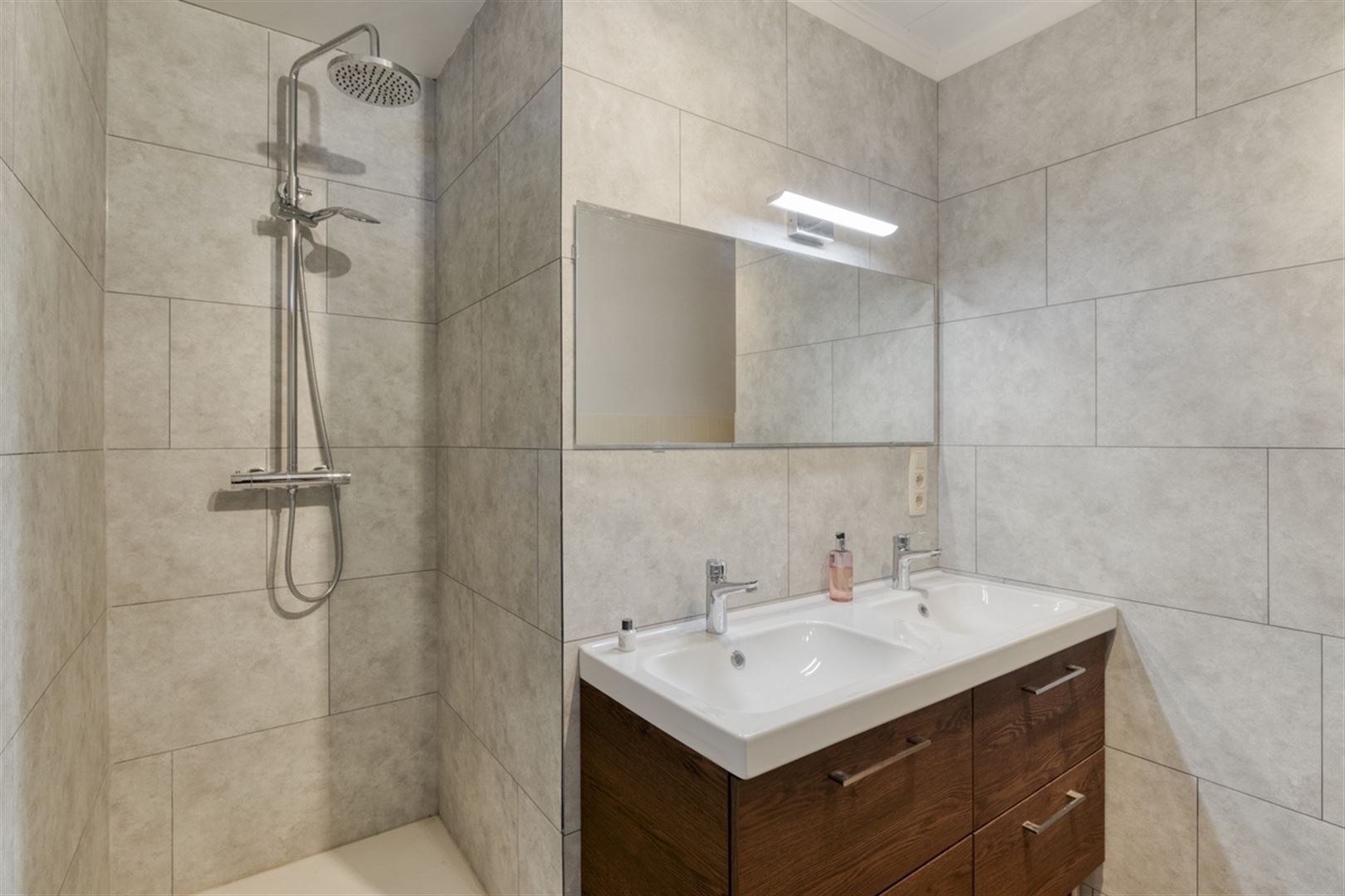 Rustig gelegen woning met prachtig vergezicht. foto 19