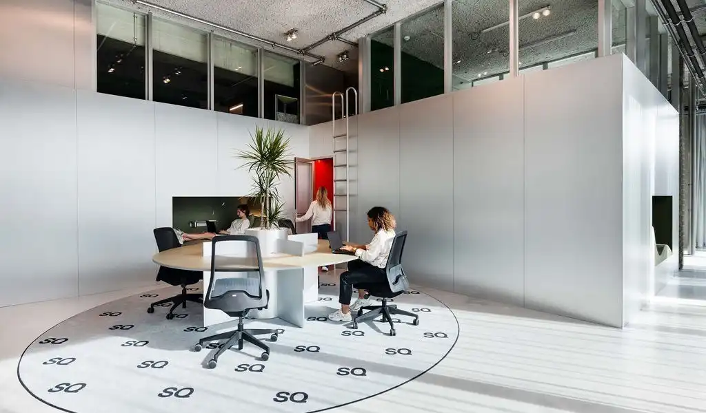 SQ Antwerp Tower - Luxueuze gemeubelde kantoren met diensten foto 12