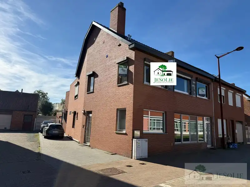 Ruime 2-woonst te Deurne-Diest foto {{pictureIndex}}