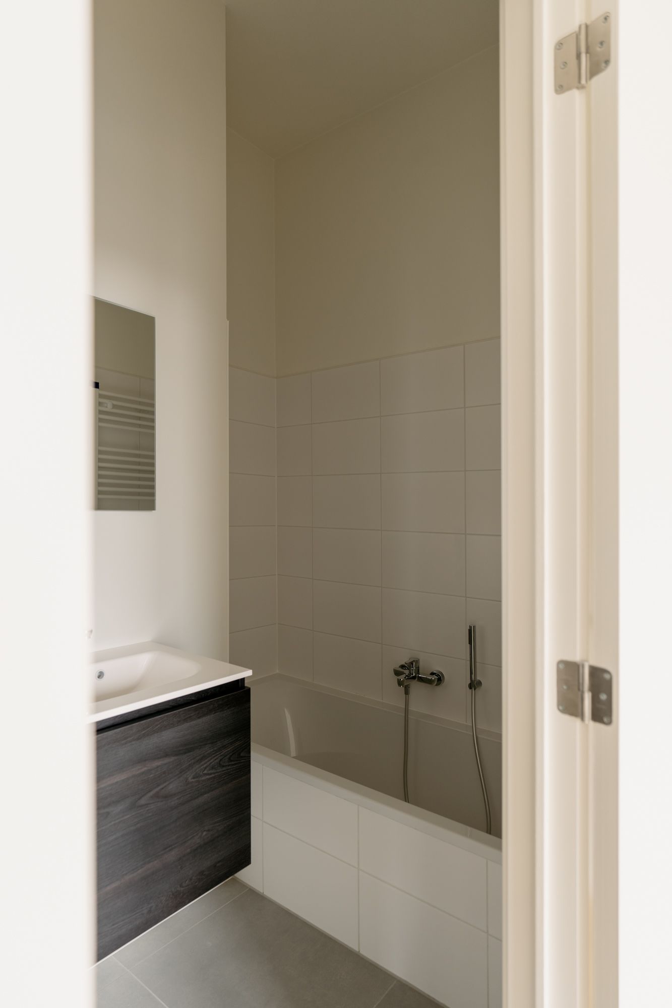 Max Dudler: uitgepuurde lijnen en Zwitserse precisie aan de Scheldekaaien. foto 11