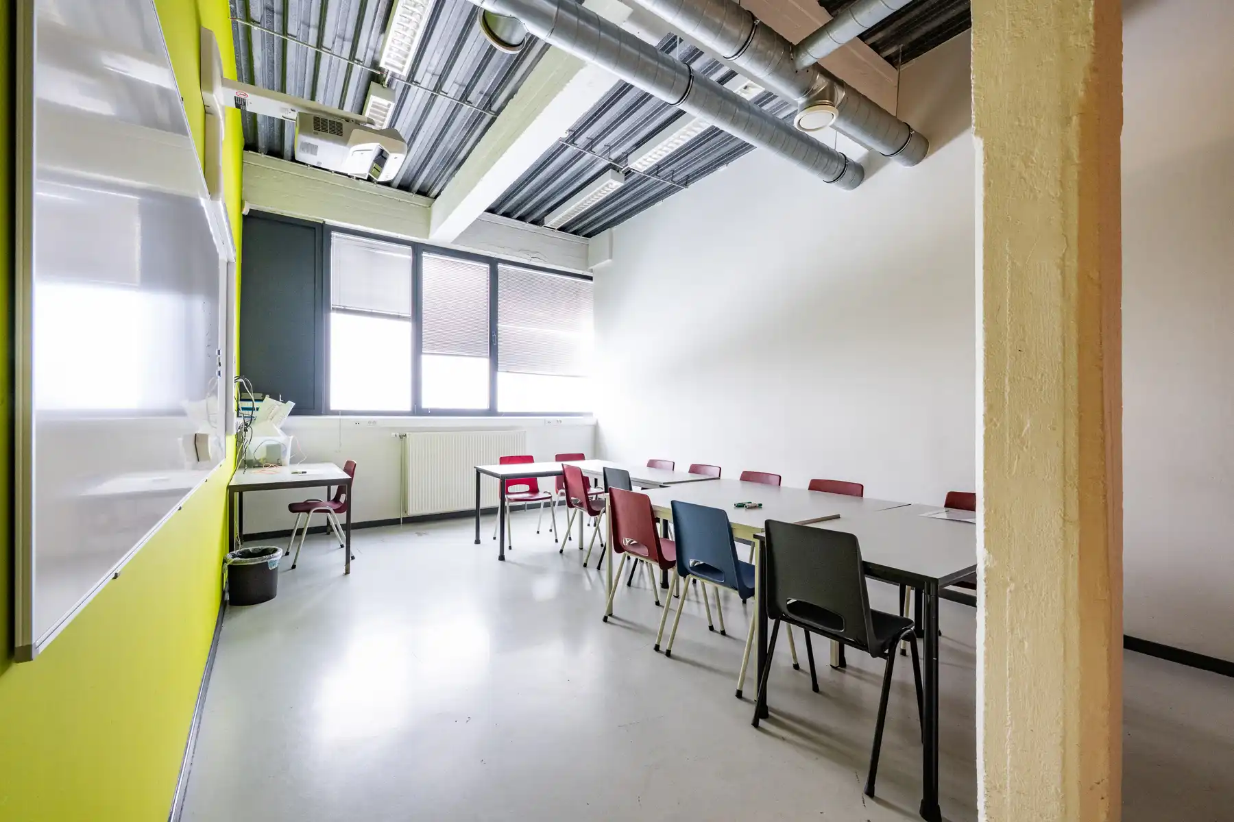 Ruim en veelzijdig bedrijfspand met parking en opslag foto 64