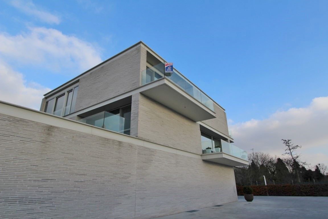 Zeer ruim appartement met 2 slaapkamers, terras en autostaanplaats foto 21