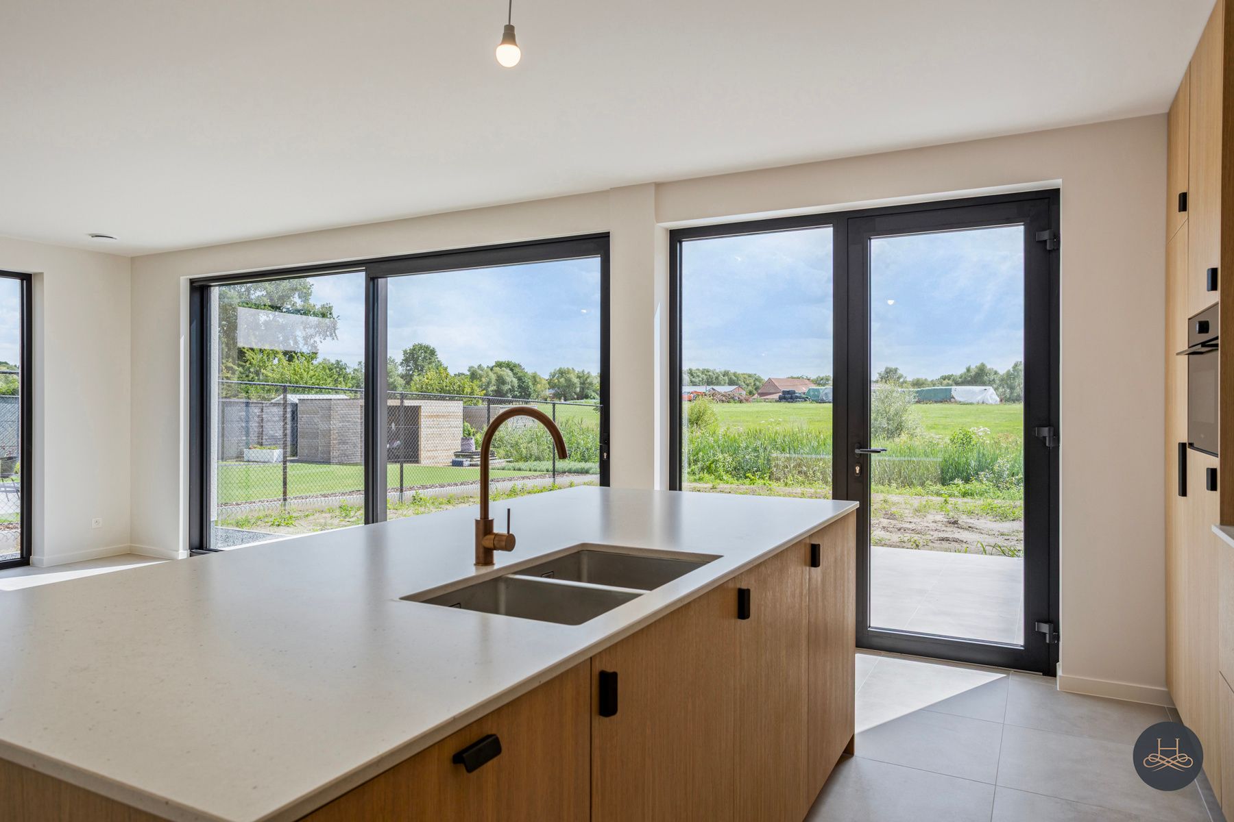 Hoogwaardig afgewerkte nieuwbouw villa met open zicht foto 12