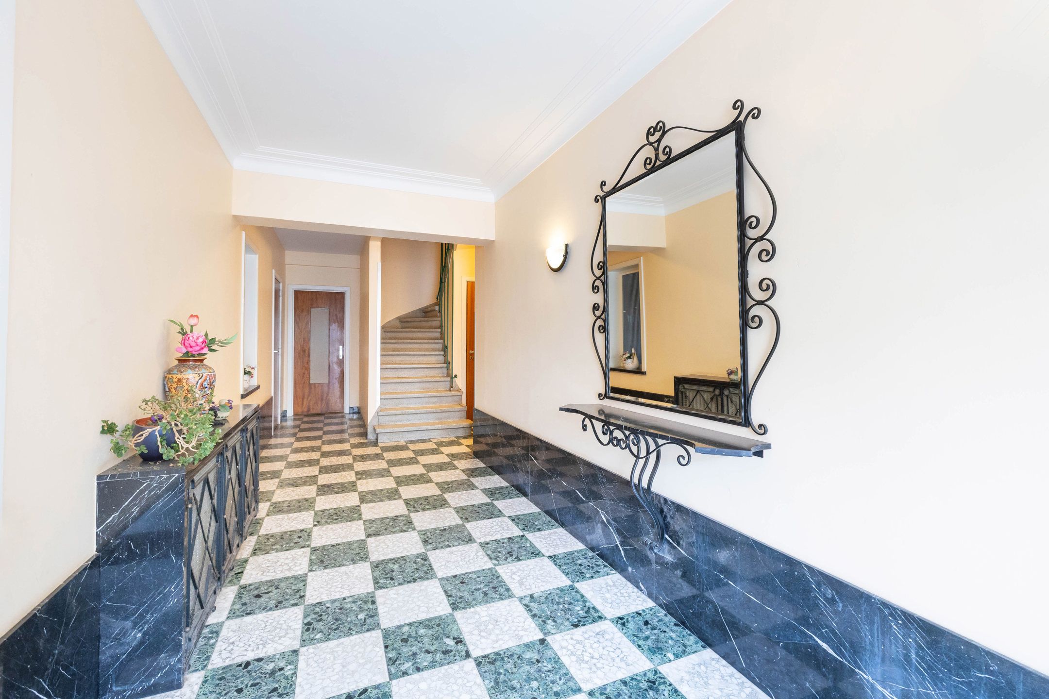 Appartement 2 slaapkamers van ± 78 m² volledig te renoveren foto 14