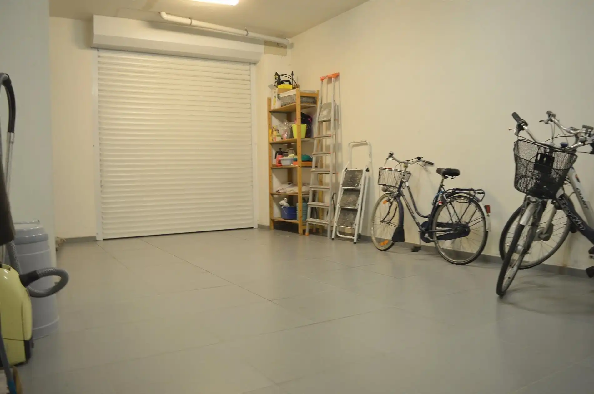 Volledig instapklare gezinswoning met ruime garage foto 14