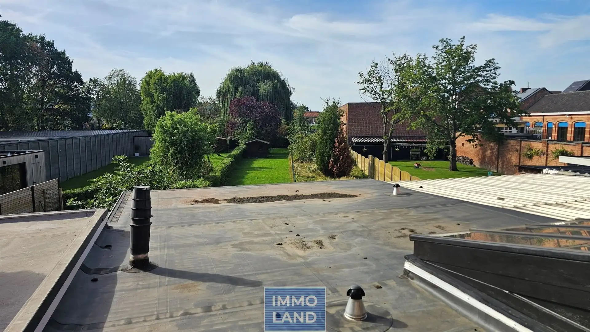 Charmante rijwoning met diepe zuid gerichte tuin in Hasselt. foto 17