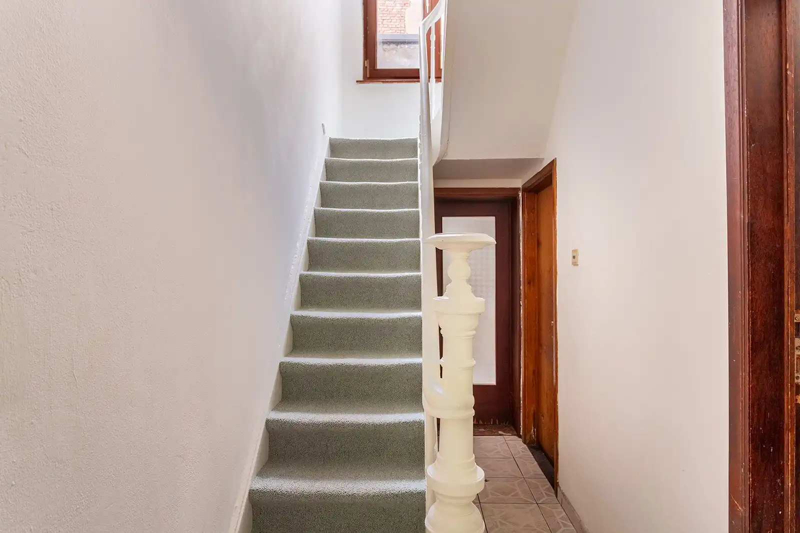 Woning met 6 slaapkamers, volledig naar eigen smaak renoveren foto 2