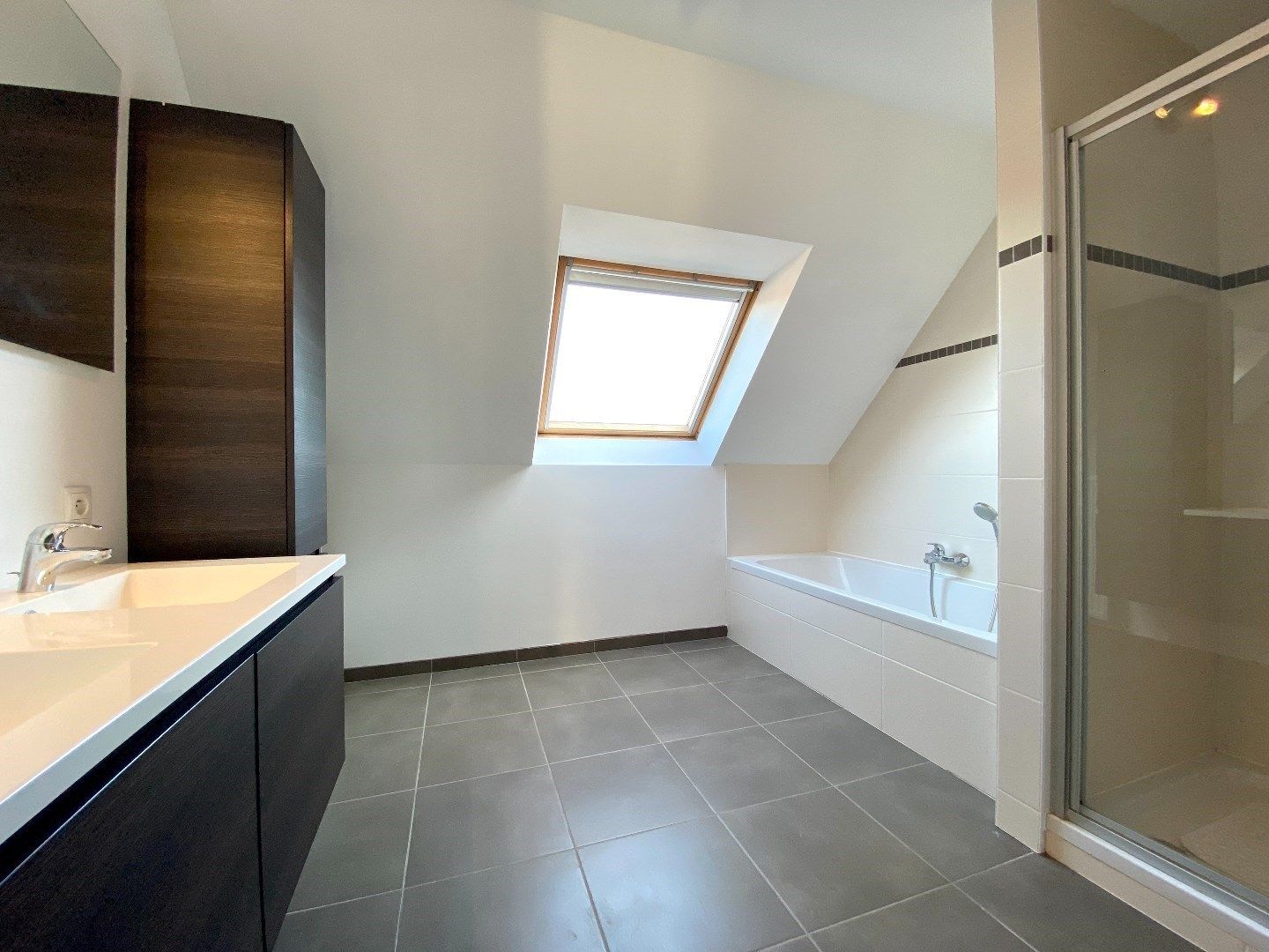 Kindvriendelijke en lichtrijke woning te huur in Wevelgem foto 11