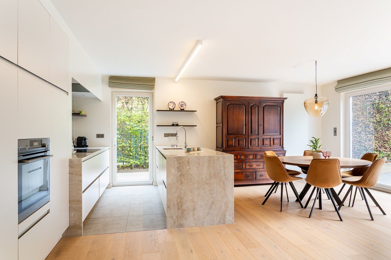 Instapklaar appartement met tuin en dubbele garage foto 3