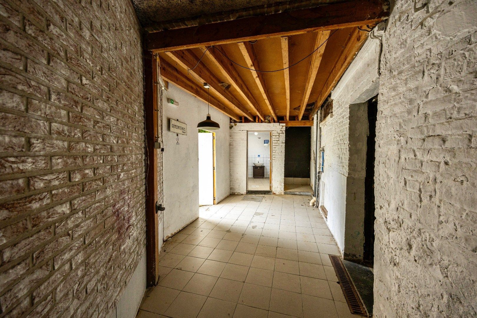 Veelzijdige opbrengsteigendom met café, appartement en topligging in Dworp foto 9