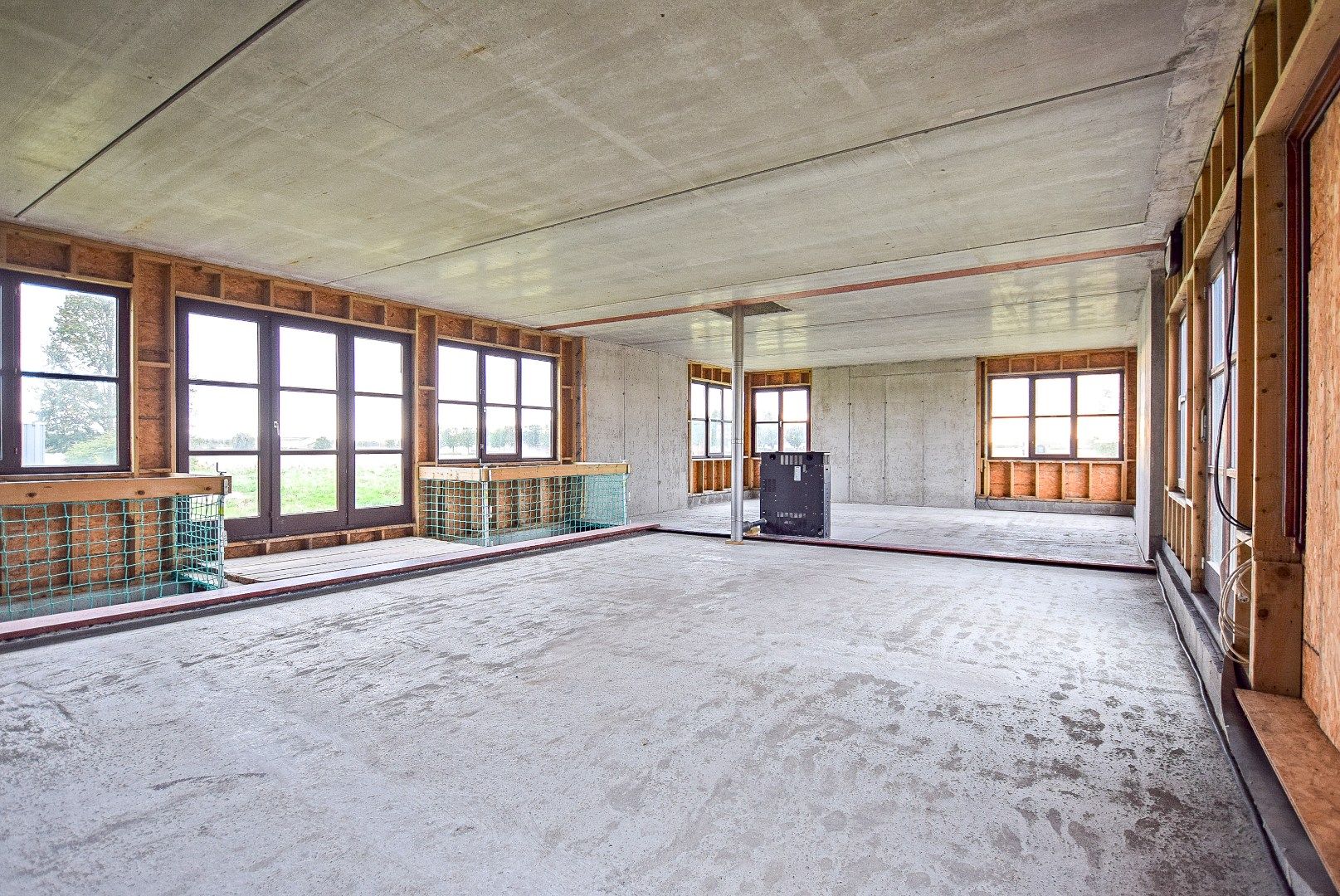 Unieke casco woning op 2ha grond foto 8