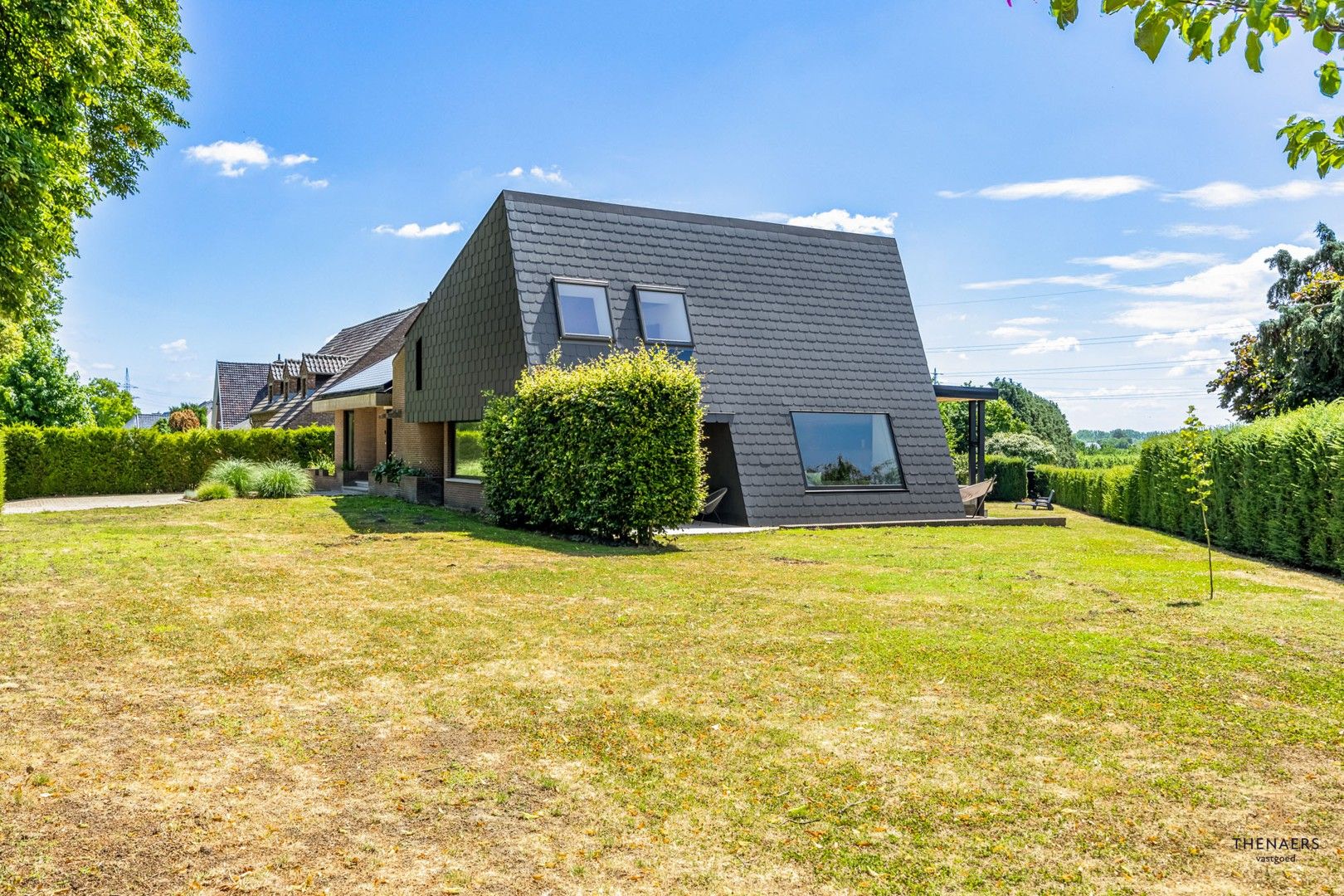UNIEKE GERENOVEERDE WONING MET 4 SLAAPKAMERS EN PRACHTIG UITZICHT OP DE VELDEN. foto 47