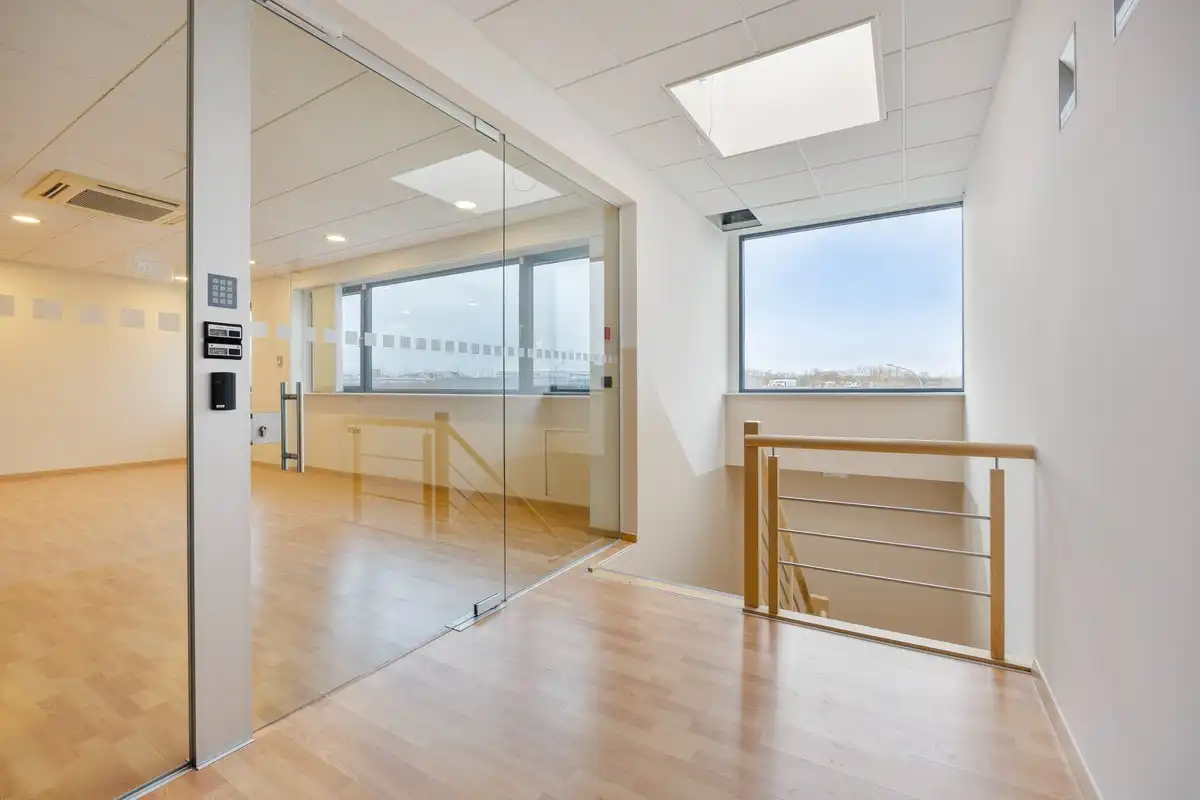 Kantoor te koop in het industriepark te Haasrode/Heverlee met 14 parkings - opp. 626 m² - verkoop van aandelen foto 4