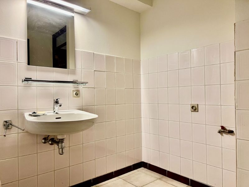 NABIJ UZ GENT, GELIJKVLOERSAPPARTEMENT MET 2 SLAAPKAMERS EN GARAGE. foto 9