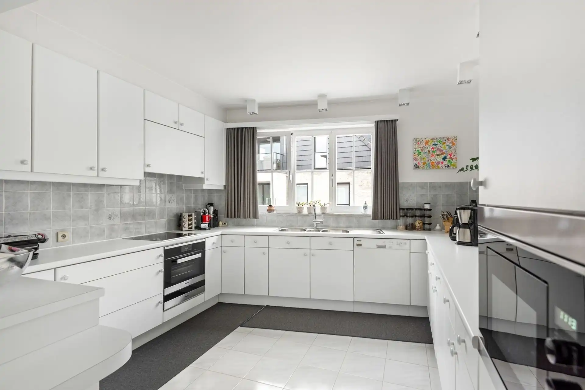GELIJKVLOERS KANTOOR MET WONING foto 7