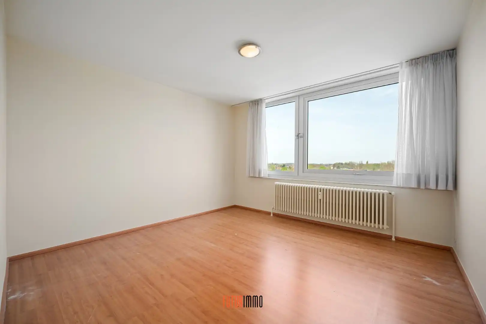 Ruim 3-slpk appartement met parking te Sint-Michiels foto 12