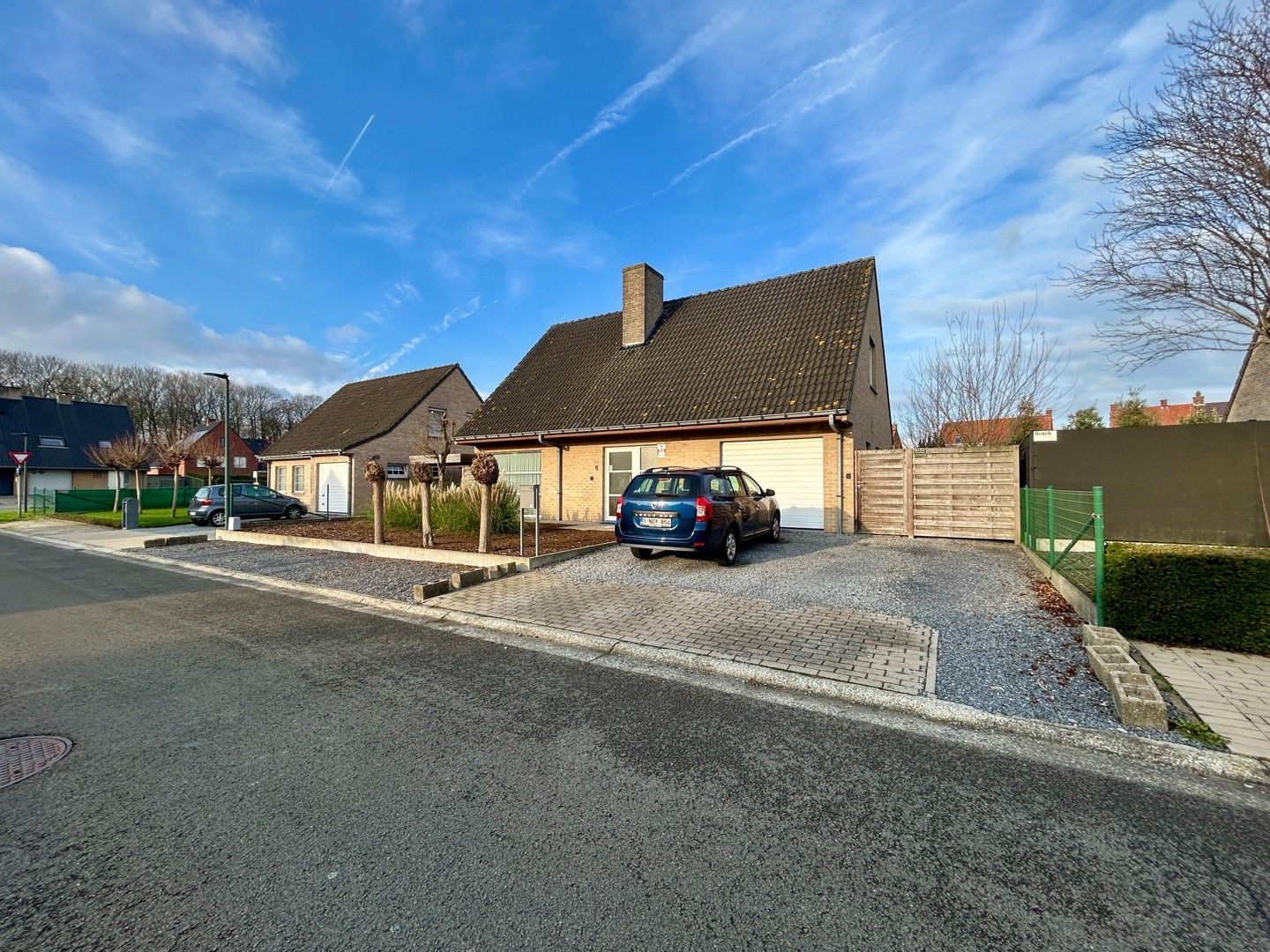Instapklare woning met drie slaapkamers en garage te huur Roeselare! foto {{pictureIndex}}