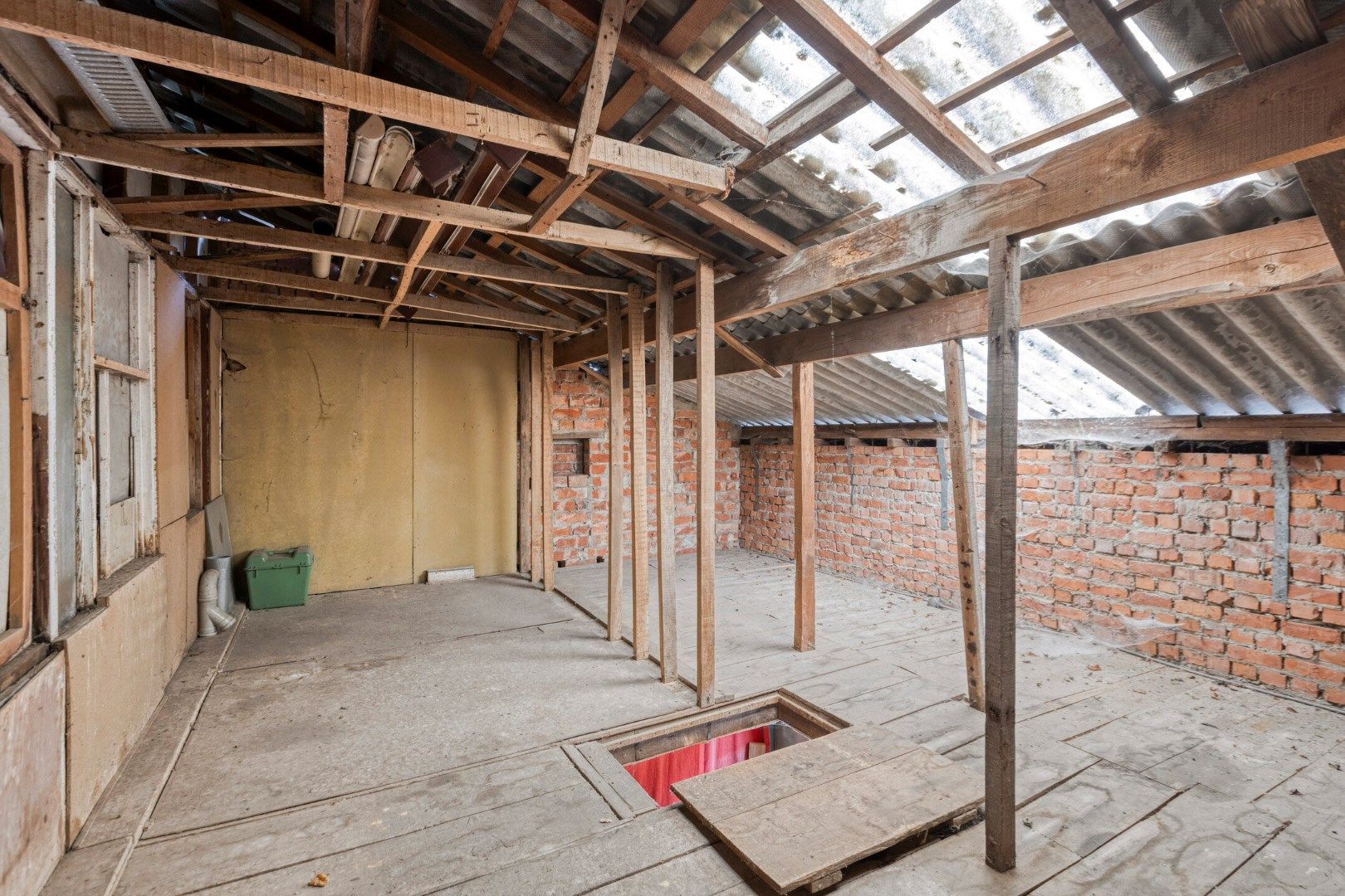 Ruime gezinswoning met grote werkplaats en zonnige tuin foto 29