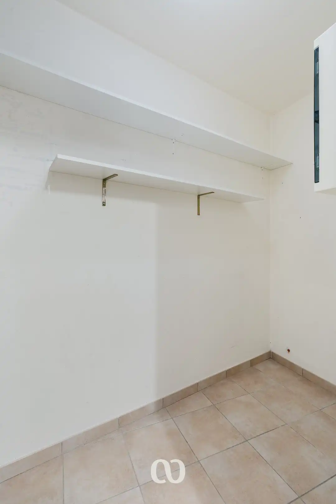 Instapklaar gelijkvloers appartement met private ingang en directe toegang tot de garage foto 10