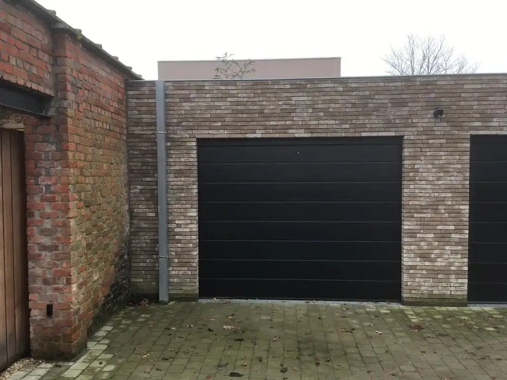 Garage te huur foto {{pictureIndex}}