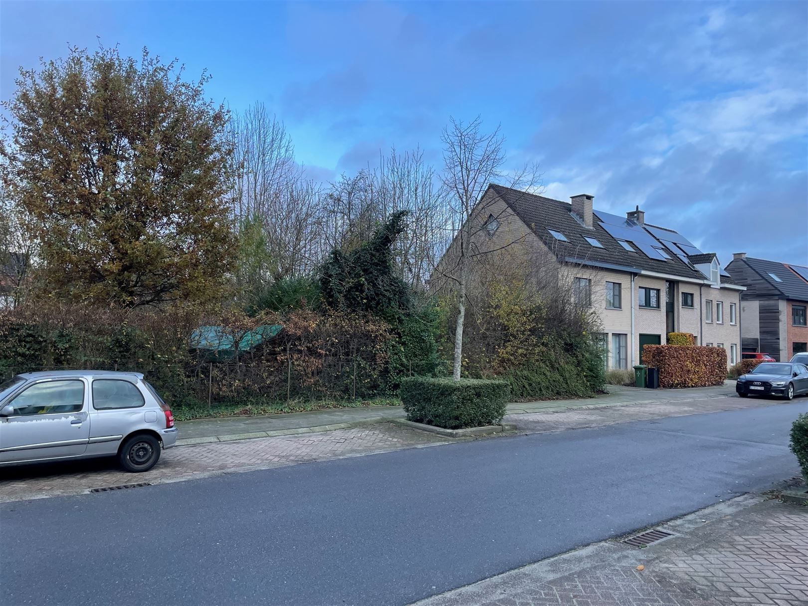 Bouwgrond ca. 347m2 voor halfopen bebouwing met garage foto 4