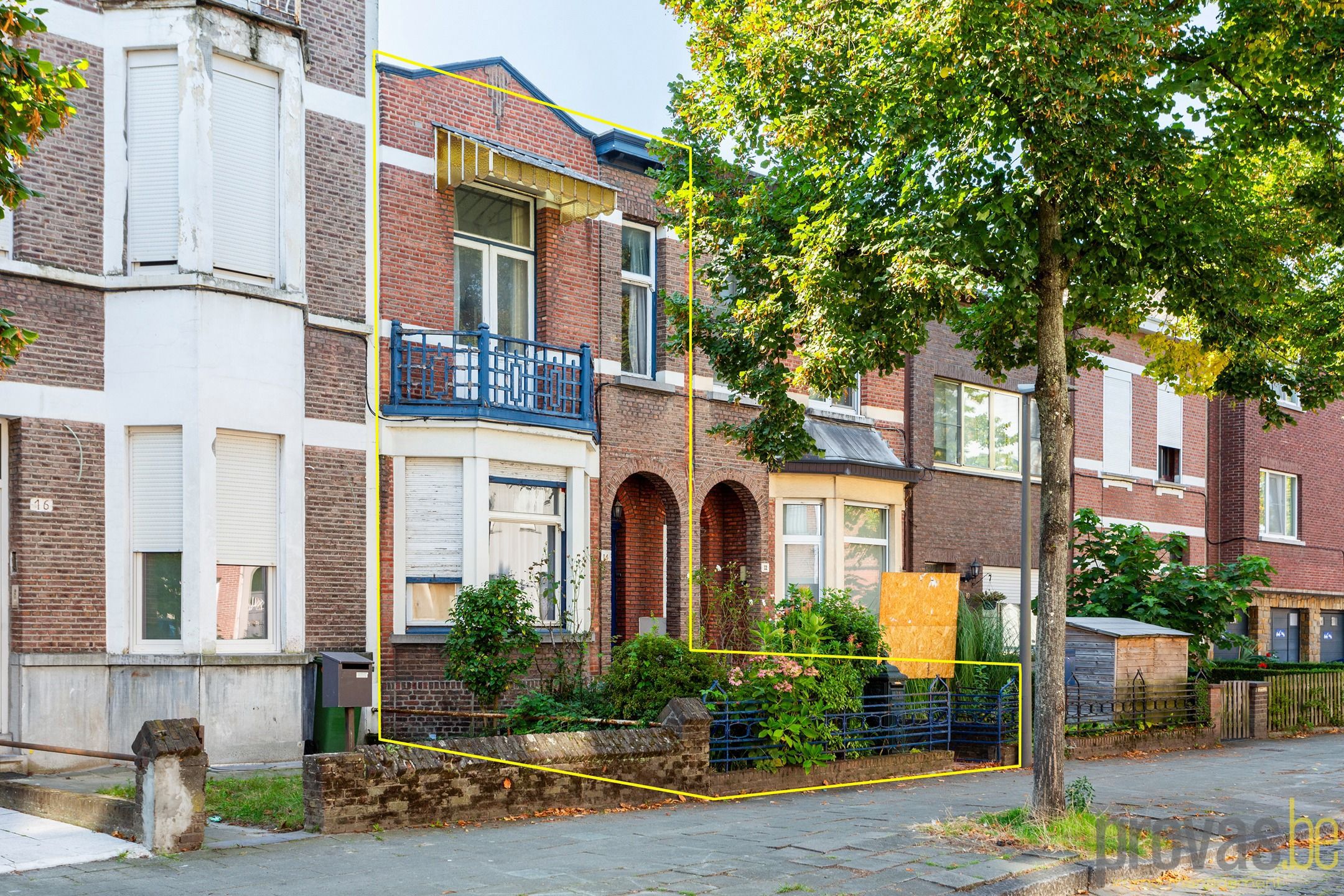 HUIS MET AUTHENTIEKE ELEMENTEN EN STADSTUIN IN WILRIJK foto 1