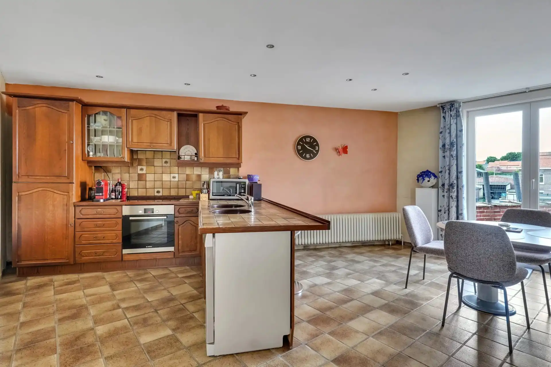 Ruim appartement met 4 slaapkamers foto 5