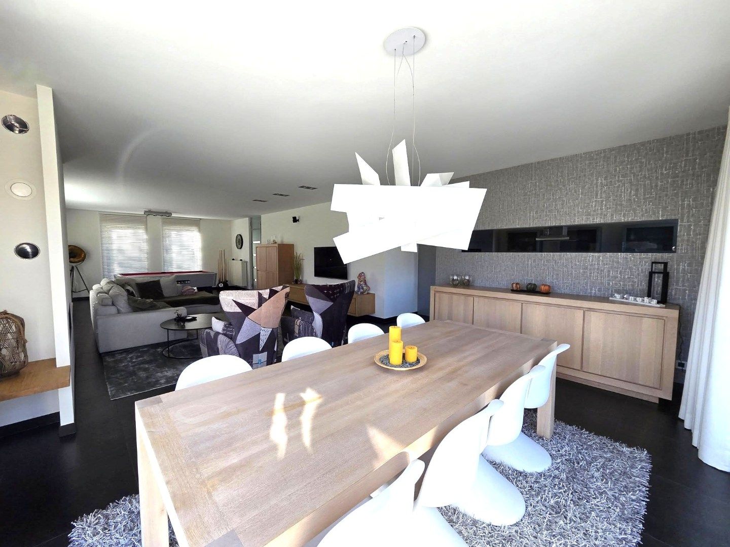 Schitterende villa op 17are 30ca, gelegen op bijna het einde van deze schitterende woonwijk. foto 6