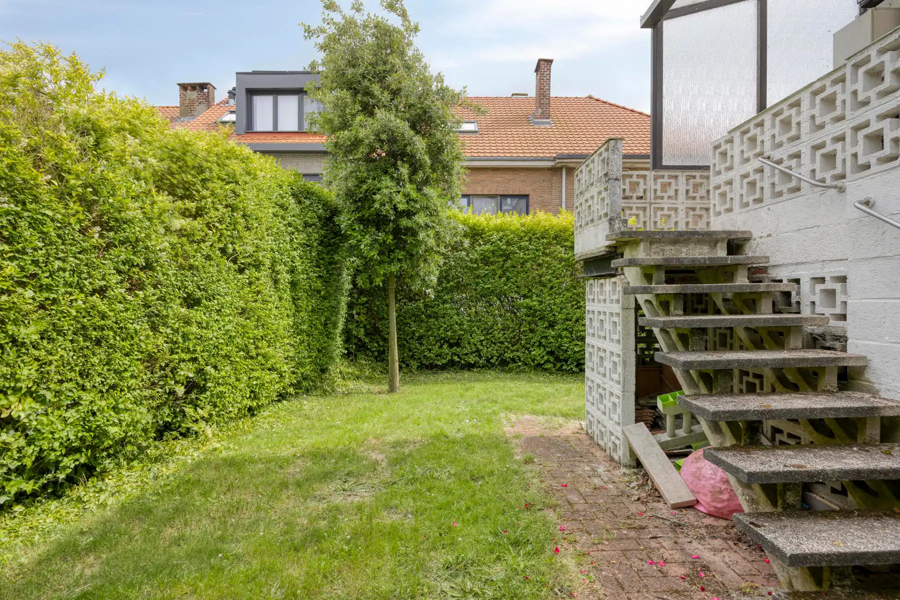 Woning met 4 slaapkamers, garage en tuin foto 28