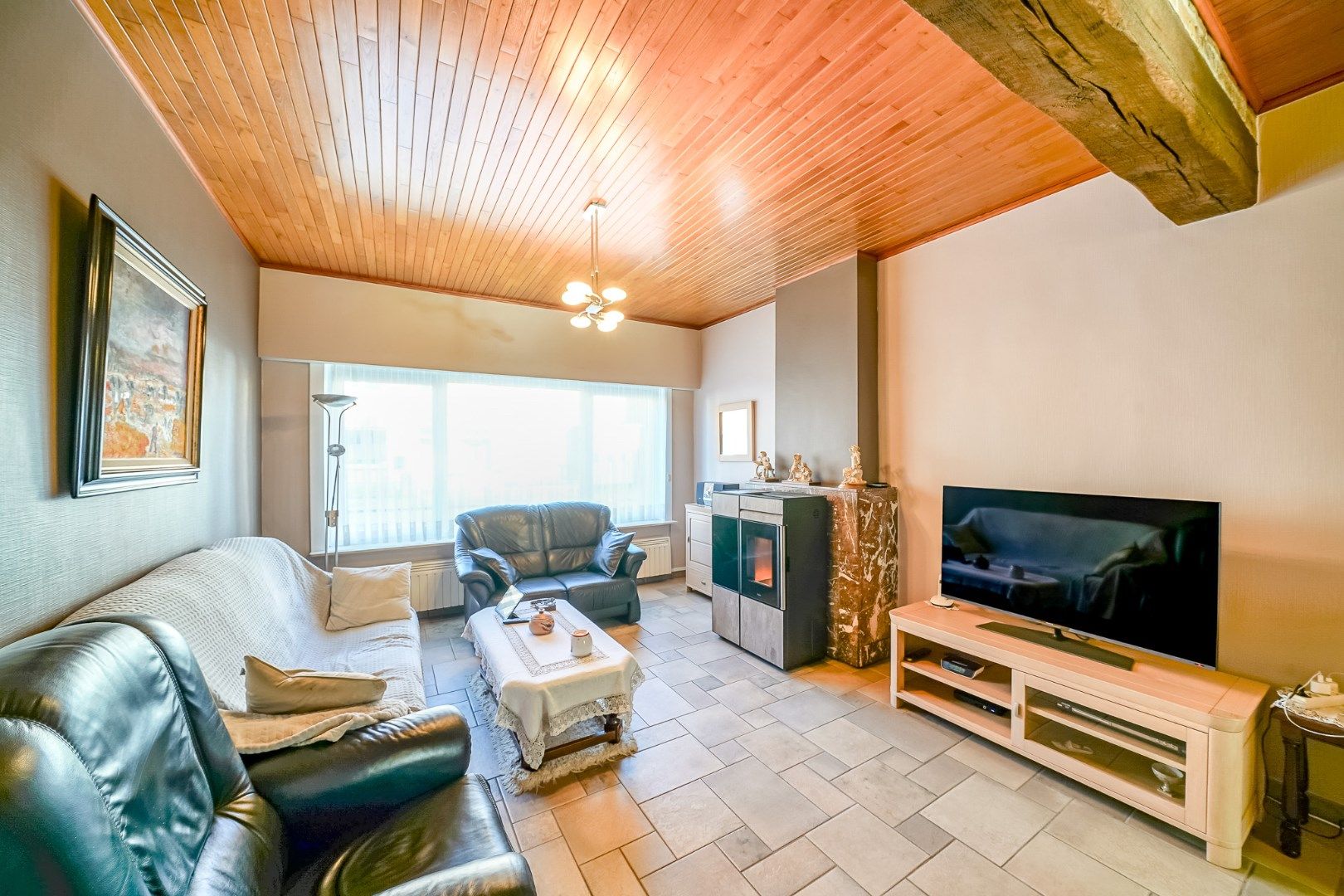 TE KOOP  instapklare woning met grote zonnige tuin en garage/loods. foto 4