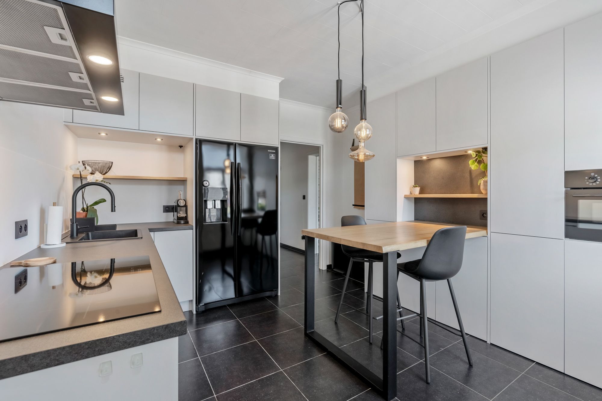 Compleet gerenoveerde en instapklare woning te Kortessem! foto 4