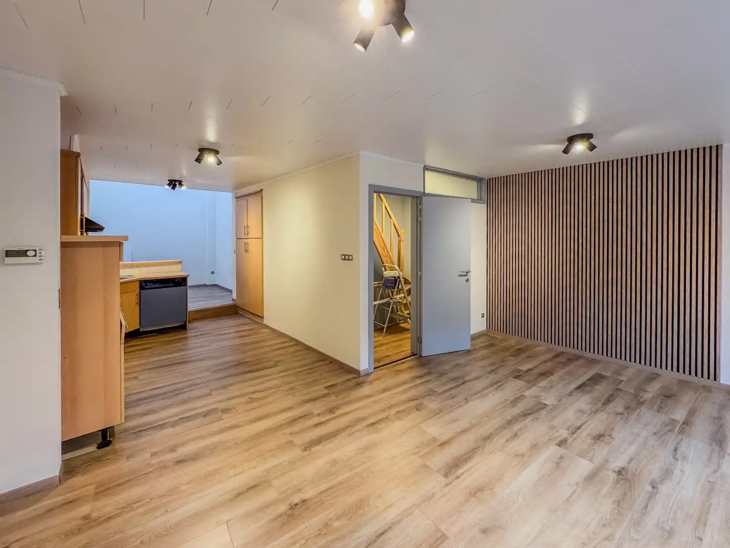 Verrassend ruime woning met 3 slaapkamers en polyvalente ruimte. foto 11