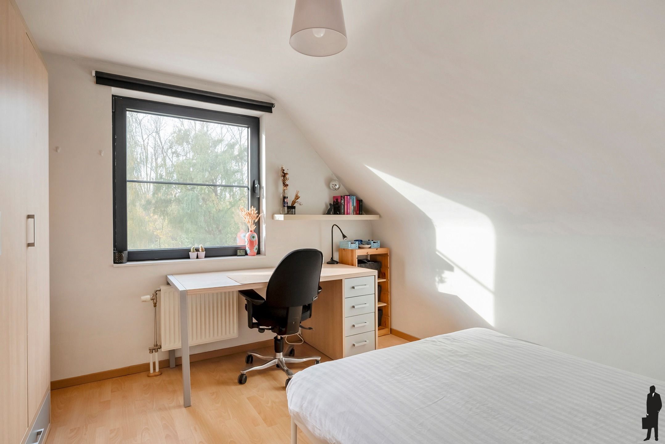 Rustig gelegen en energiezuinige woning met 4 slks op 1.280 m² foto 17