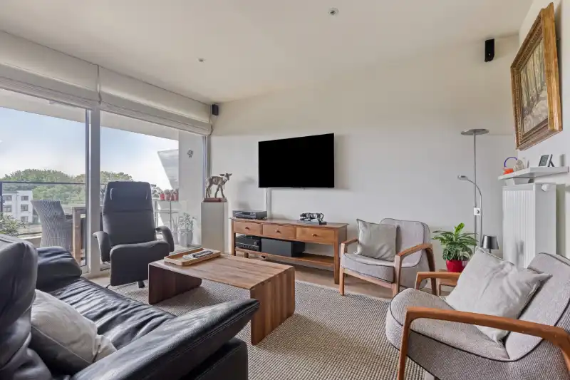 Prachtig appartement te koop in Gent met 2 slaapkamers, garage en uitstekende ligging aan de Staakskenstraat. foto 4