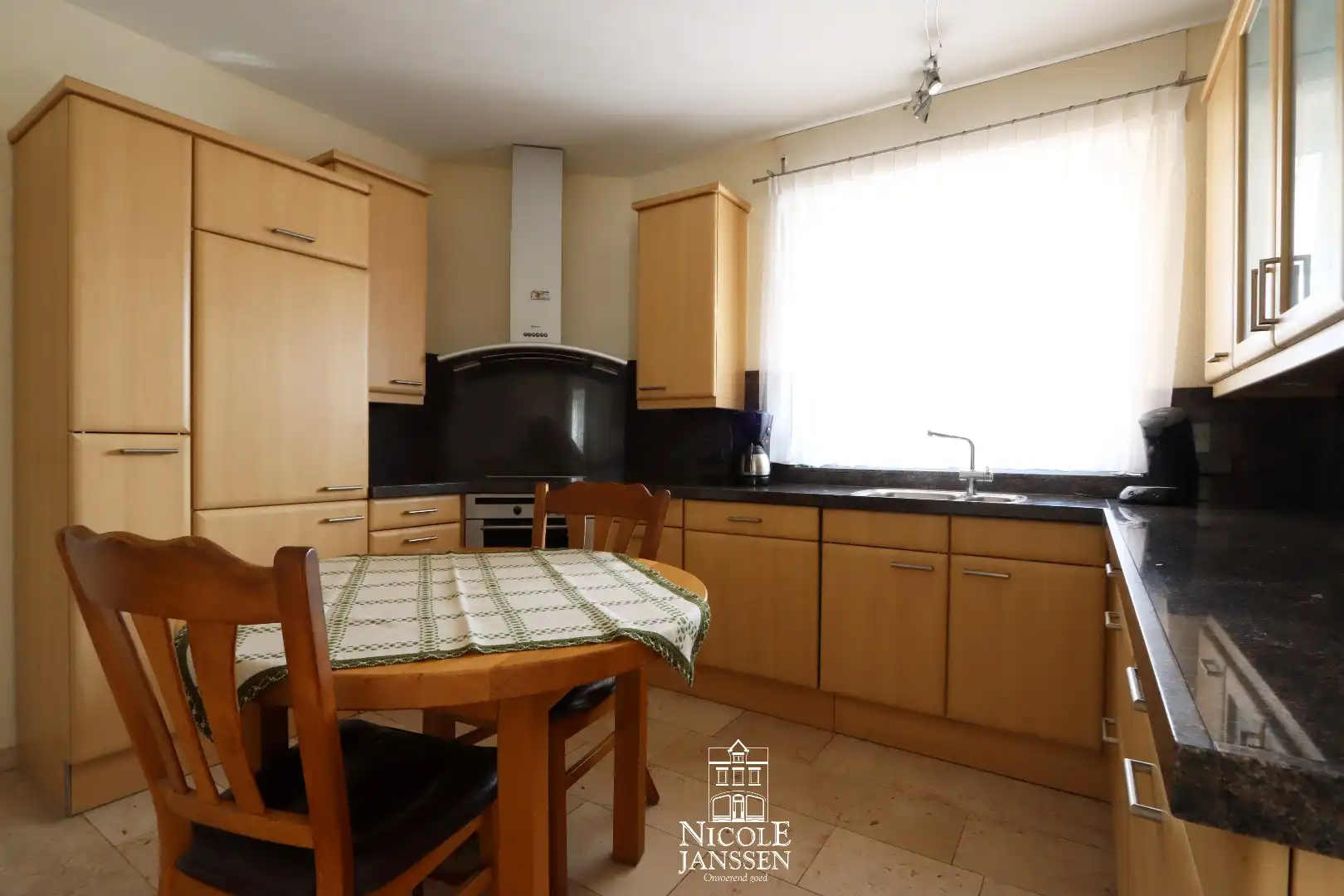 Ruime gezinswoning met mogelijkheden foto 10