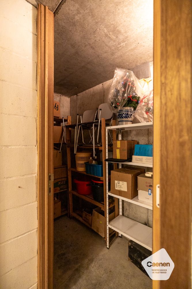 Ruim woonappartement in goede staat foto 16