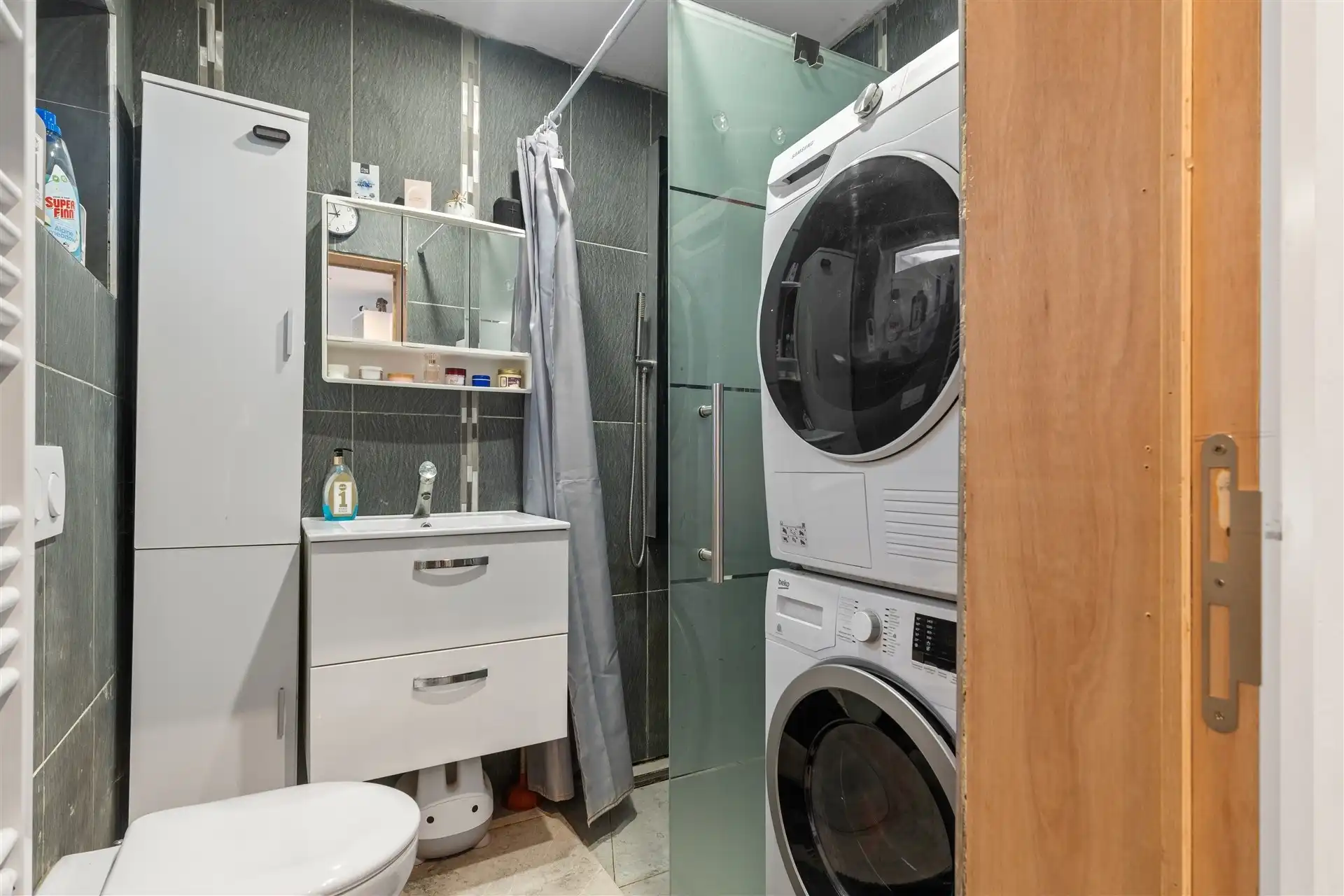 Instapklare, halfopen bebouwing, met 6 slaapkamers, op 329m² grond te Overmere.  foto 18