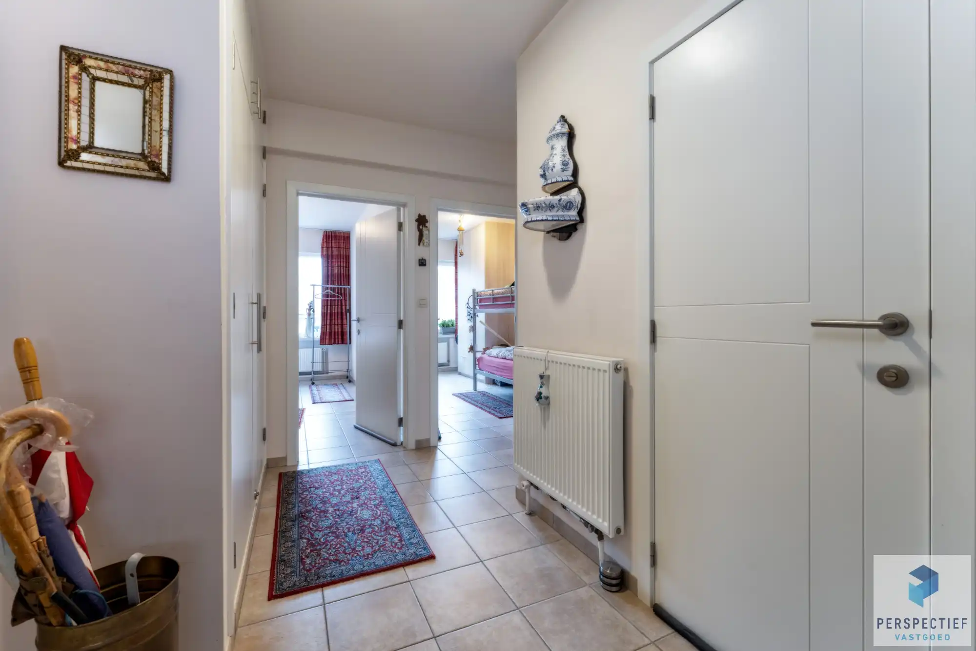 Goed gelegen ruim vernieuwd 2 slaapkamer appartement met grote berging en autostaanplaats foto 8