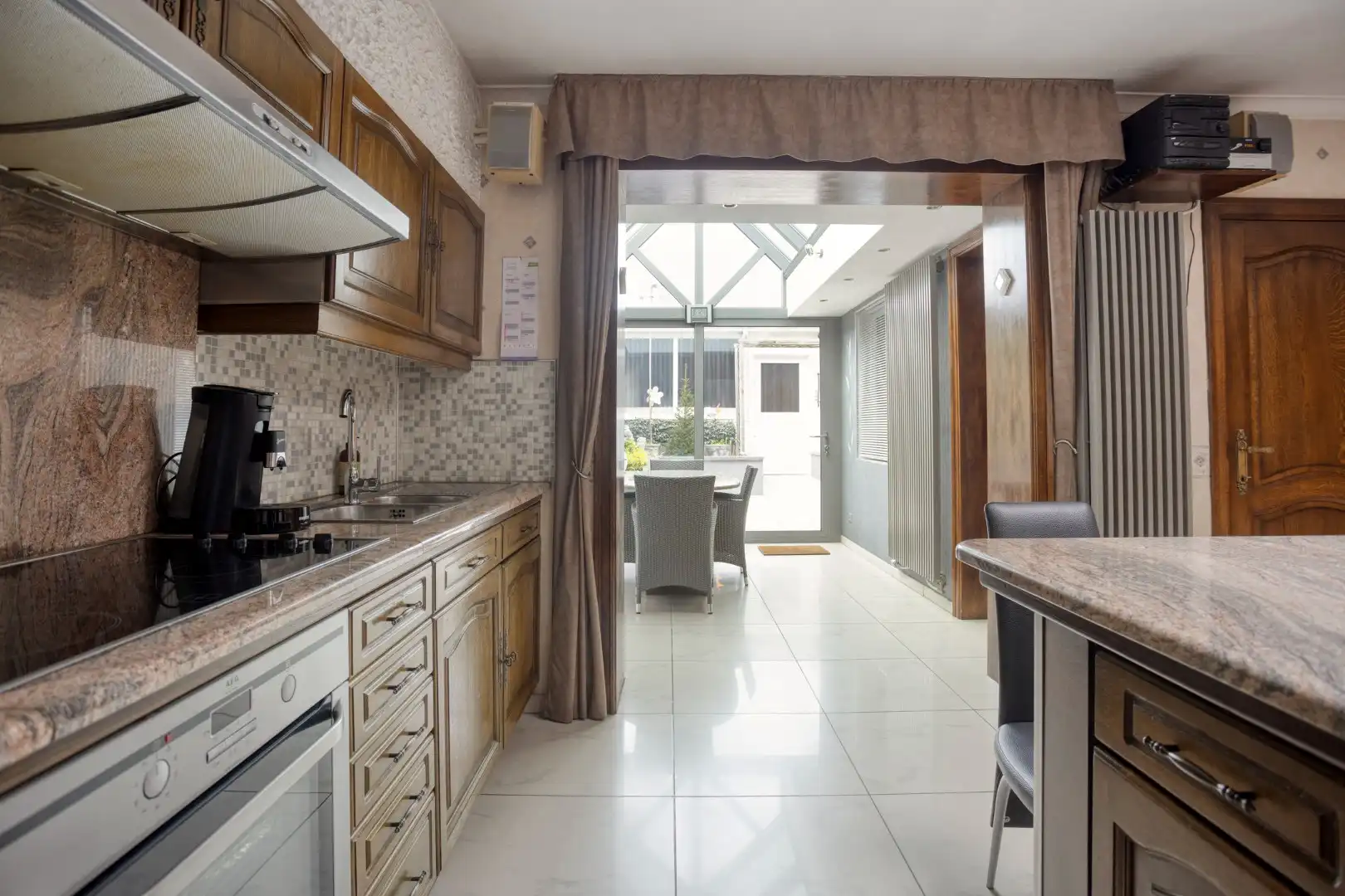 Instapklare woning met grote garage en tuin - aan centrum Tongeren foto 9