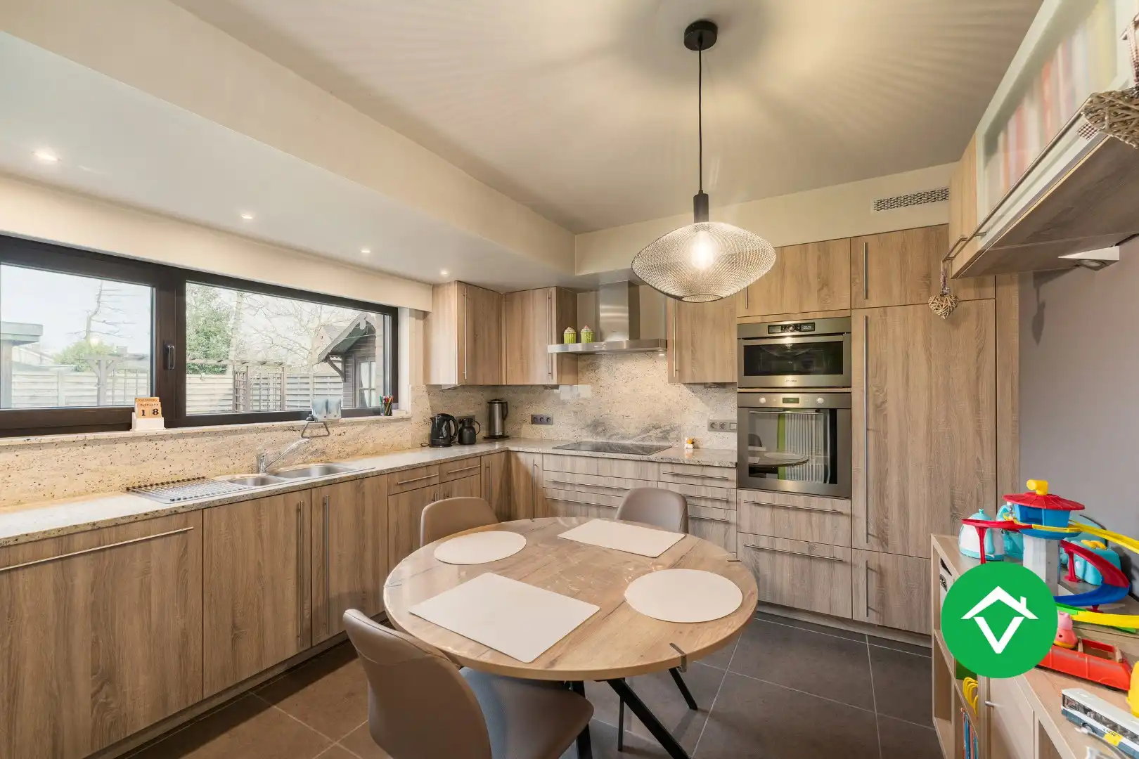 Instapklare woning met 3 slaapkamers en garage te Koekelare foto 7