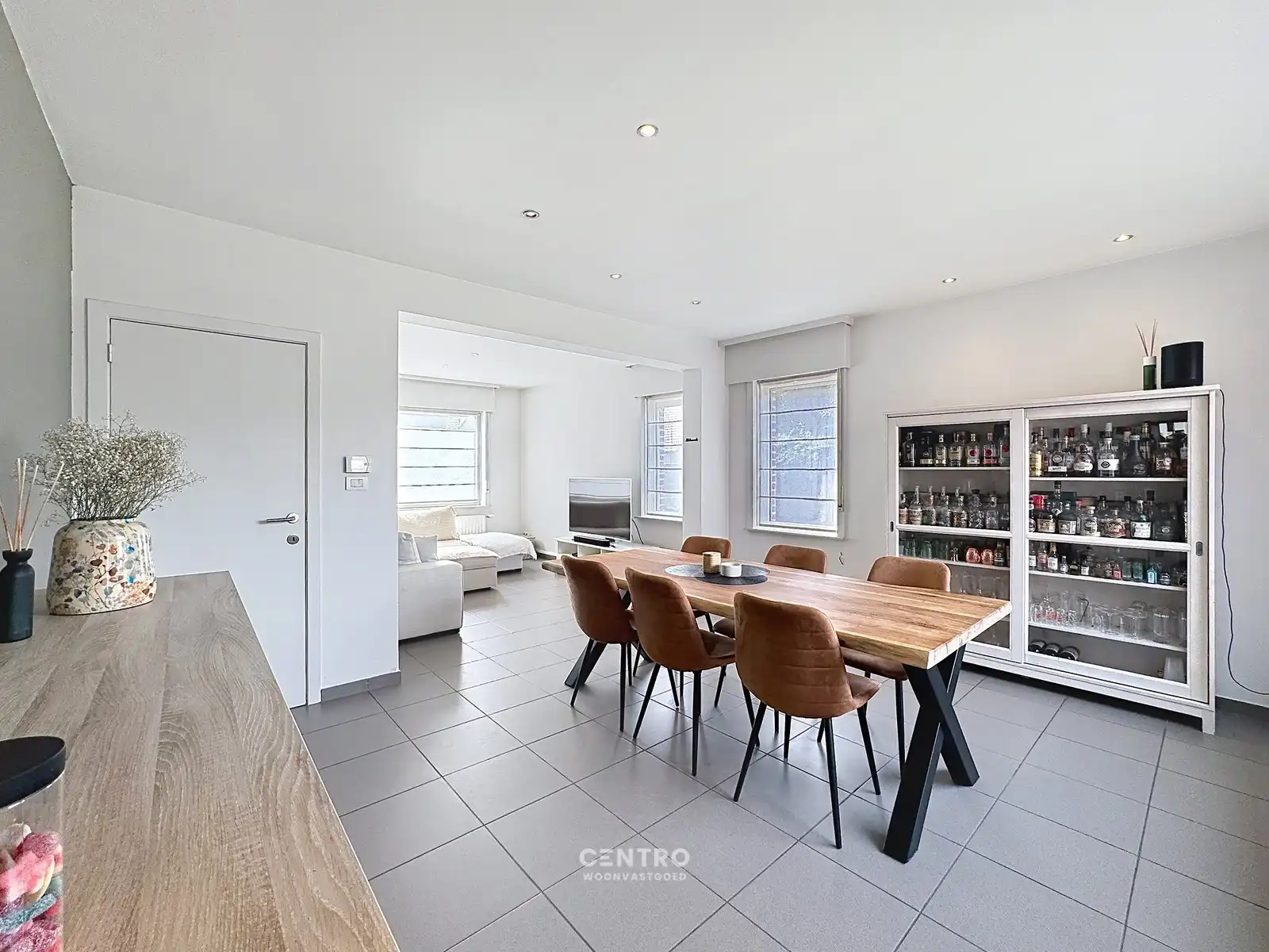 INSTAPKLARE woning met 4 slpks en ZUIDger. tuin! foto 2