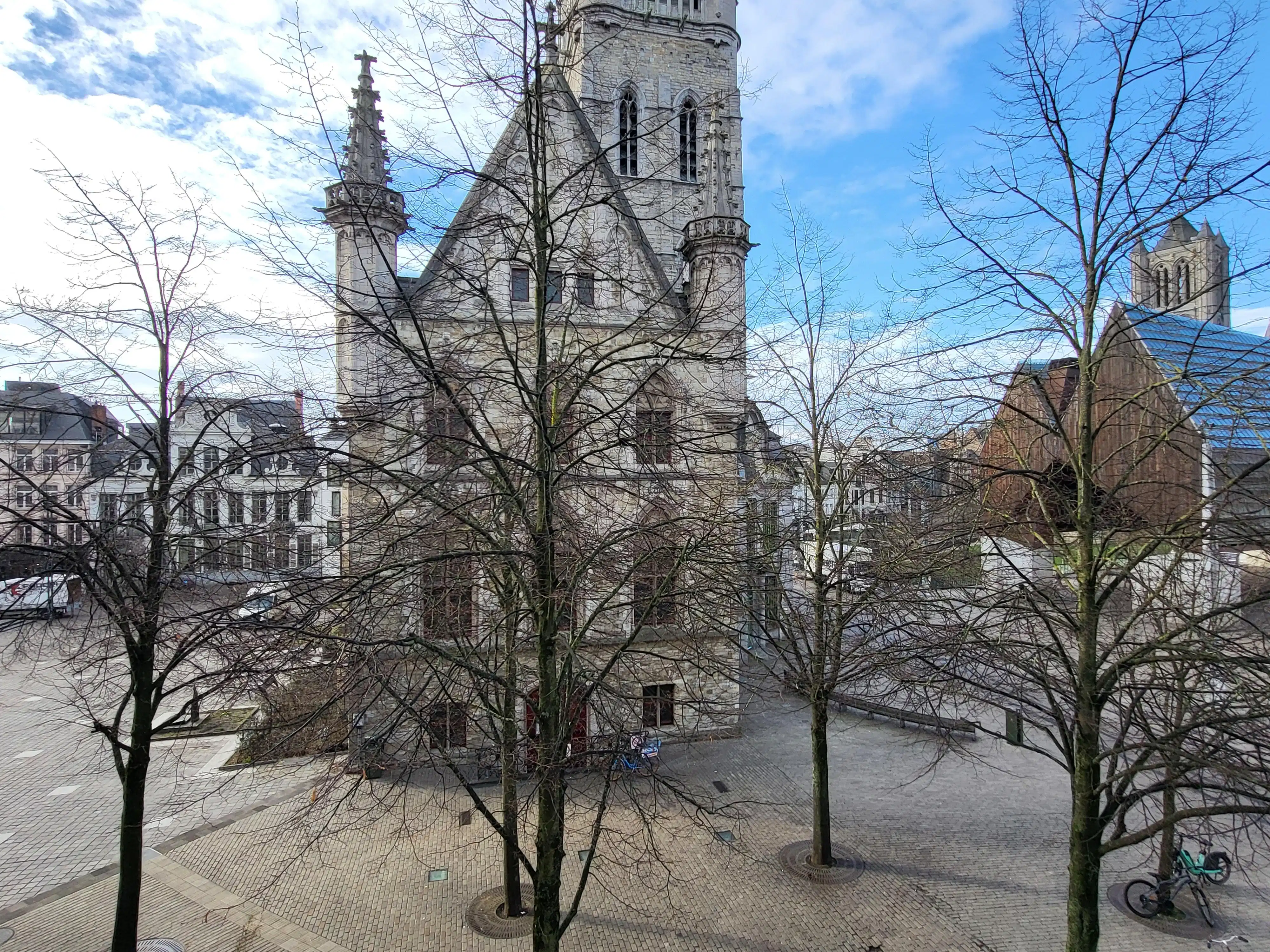Prachtig energiezuinig appartement met 1 slaapkamers en inpandig balkon, in het centrum van de Stad Gent.  foto 3