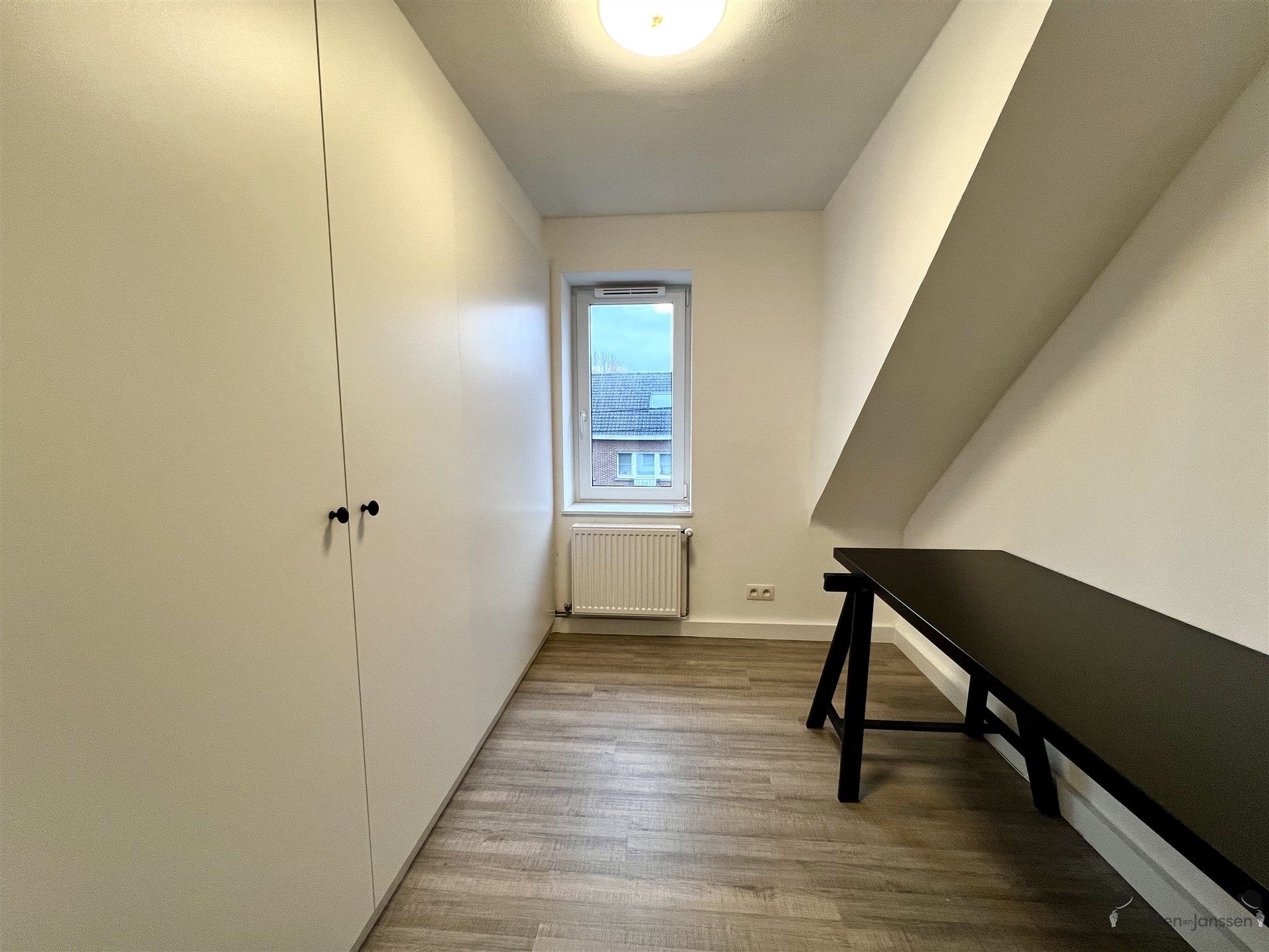 Bel-etage met inpandige garage & tuin foto 12