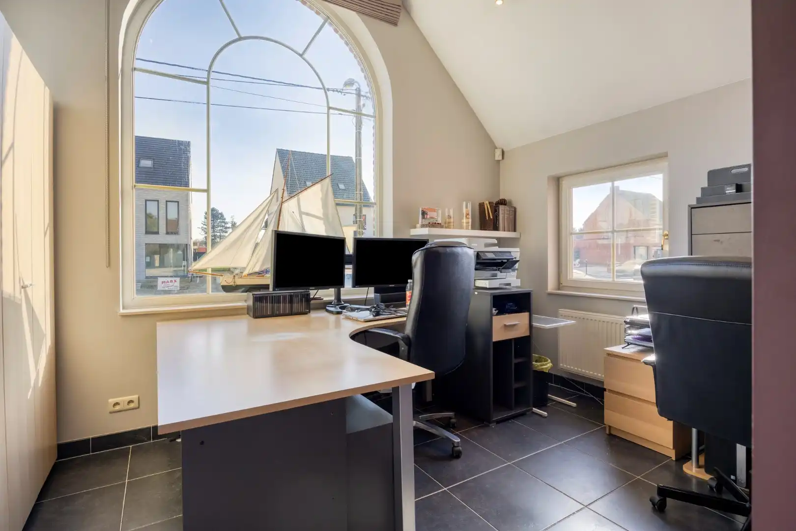 Verzorgde ruime en energetische woning met 4/5 slpks en praktisch bijgebouw ! foto 4