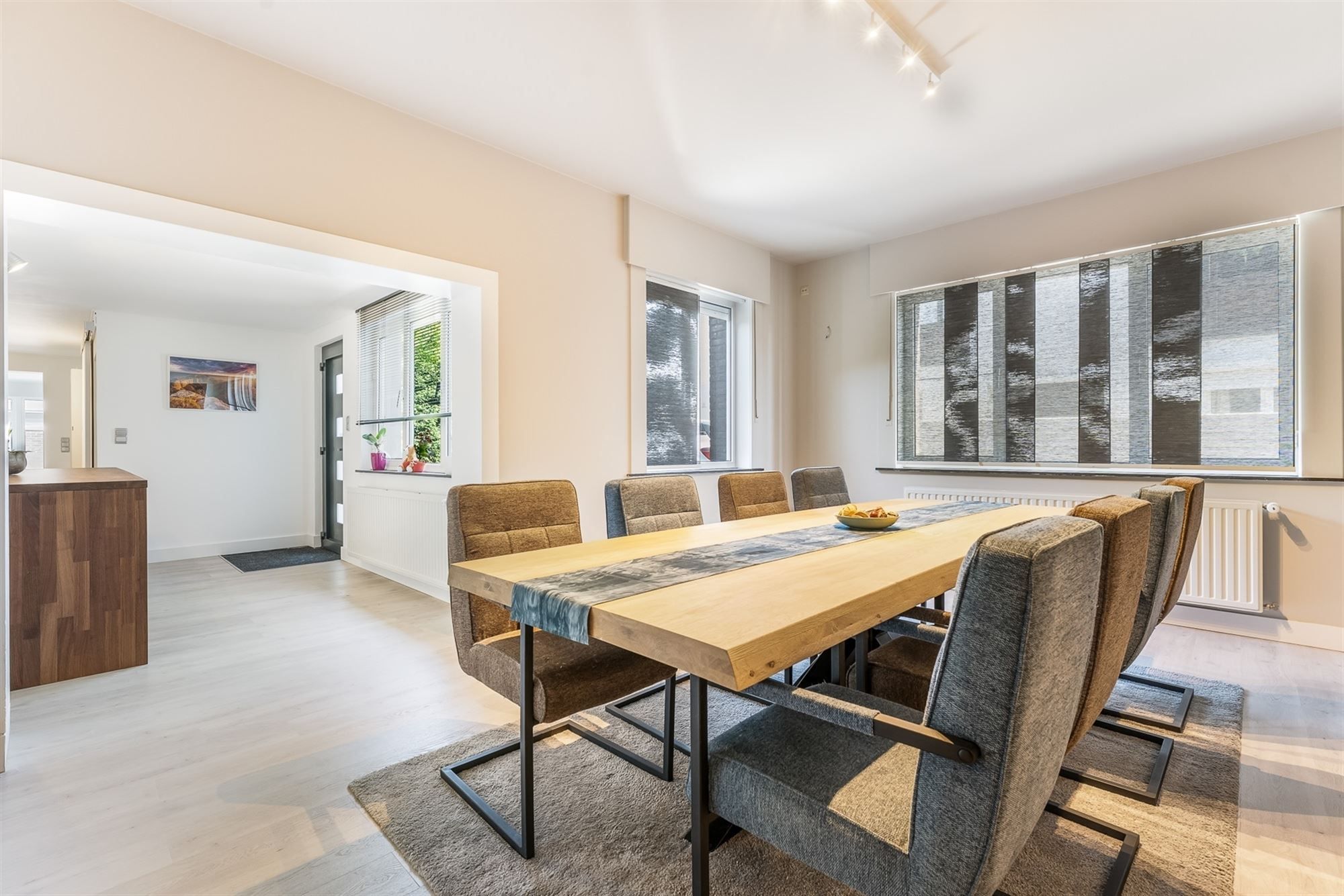 ZEER GOED GELEGEN, RUIME WONING  MET PRAKTIJKRUIMTE EN MOGELIJKHEID TOT 4 SLAAPKAMERS TE ZONHOVEN foto 12