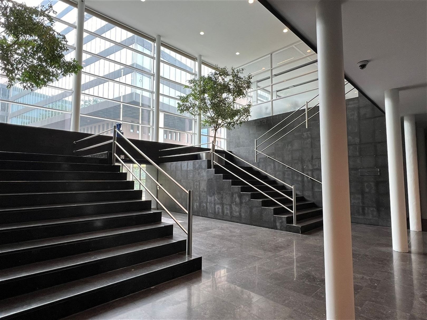 Vernieuwde technieken - Aan op- en afrit Gent Zuid - 815m² of 926m² foto 3