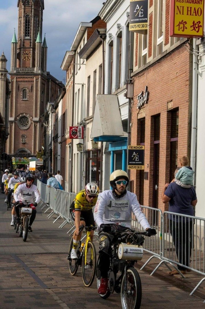 WETTEREN - Herenhuis met winkelruimte op commerciële "hot spot"! foto 16