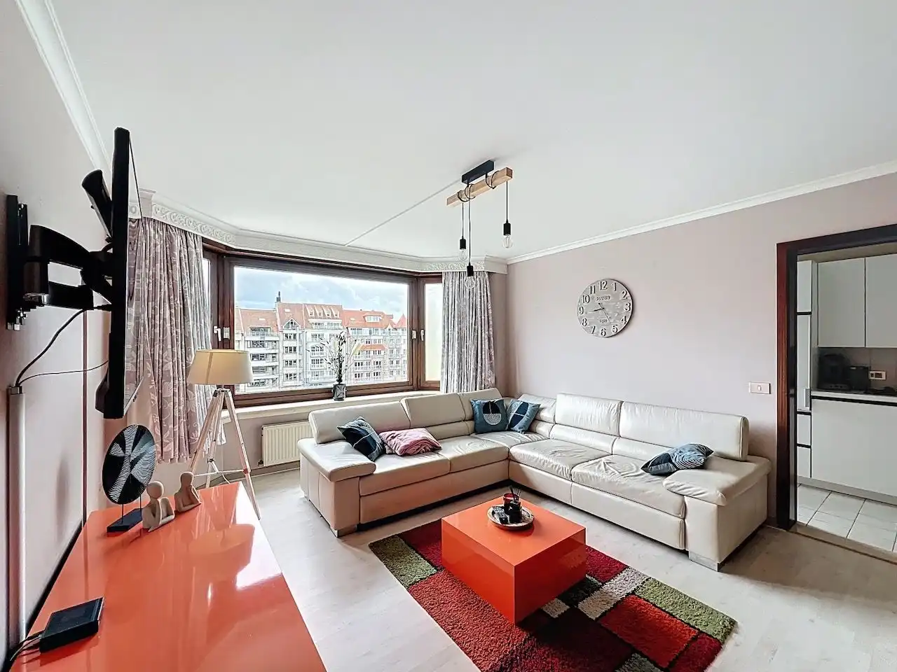 Verzorgd en uitstekend gelegen 2-slaapkamerappartement op de Graaf d’Ursellaan foto 7